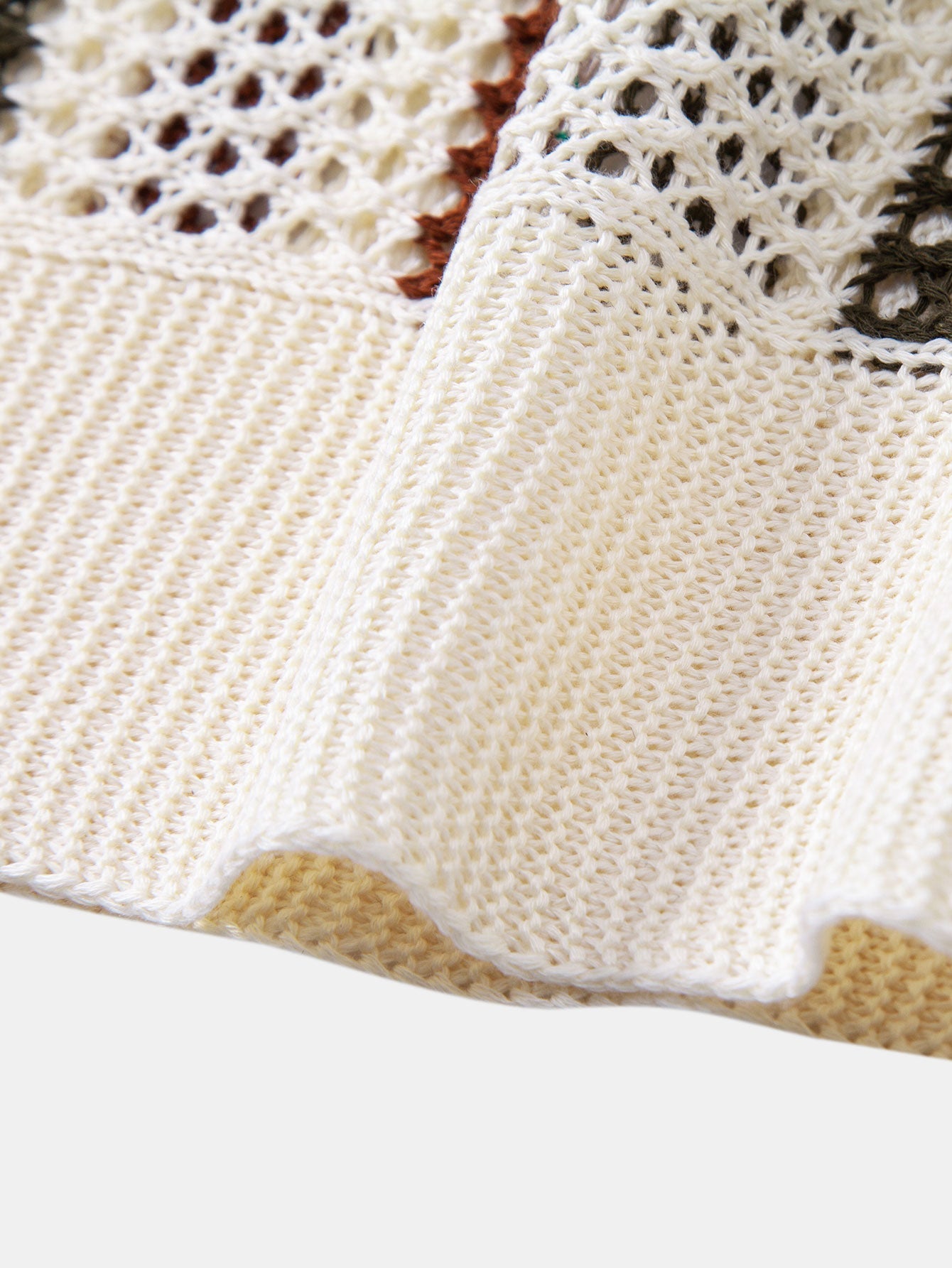 POLO AU CROCHET & PANTALONS EN LIN DROITS