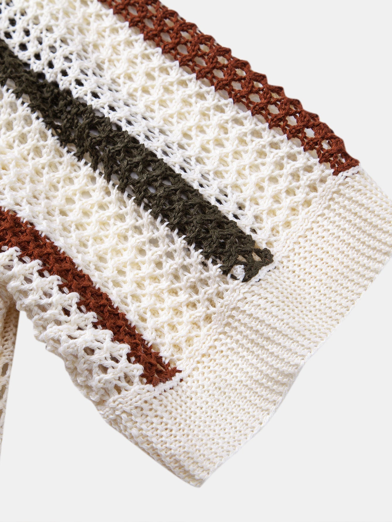 POLO AU CROCHET & PANTALONS EN LIN DROITS