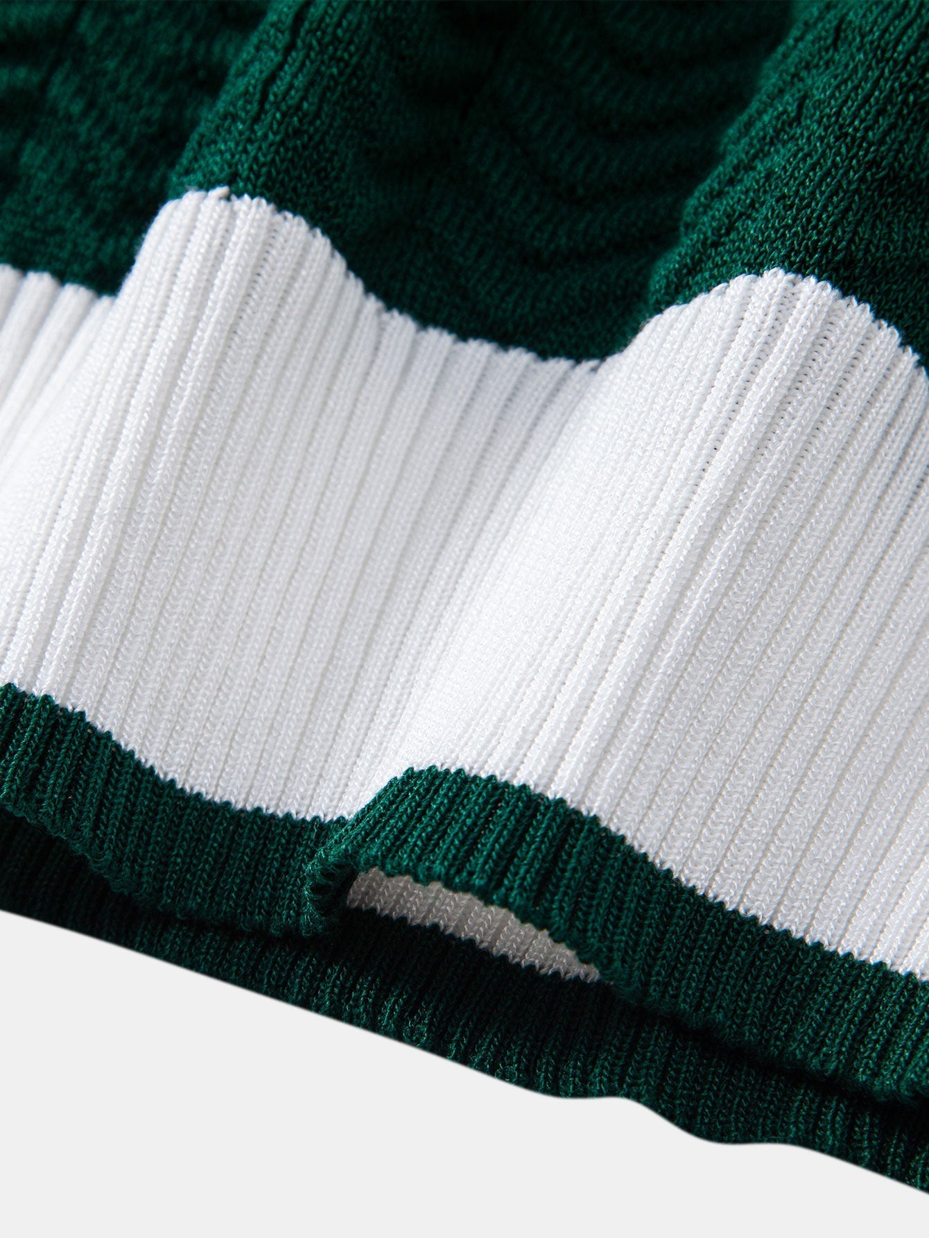 POLO À COL V EN MAILLE AVEC CONTRASTE DE TEXTURE & PANTALONS SLIM FIT